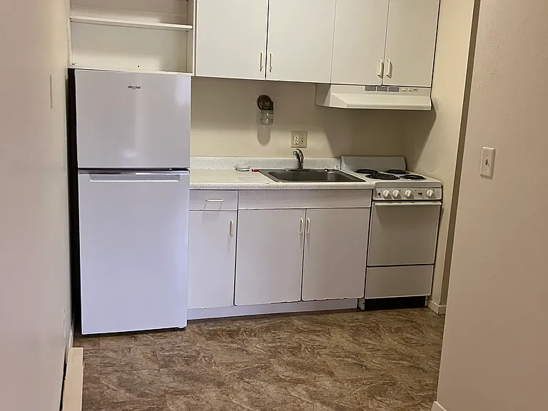 315 N Ottawa Ave — Photo 3