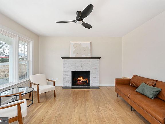 3rd image of 8 Patrick Henry St
