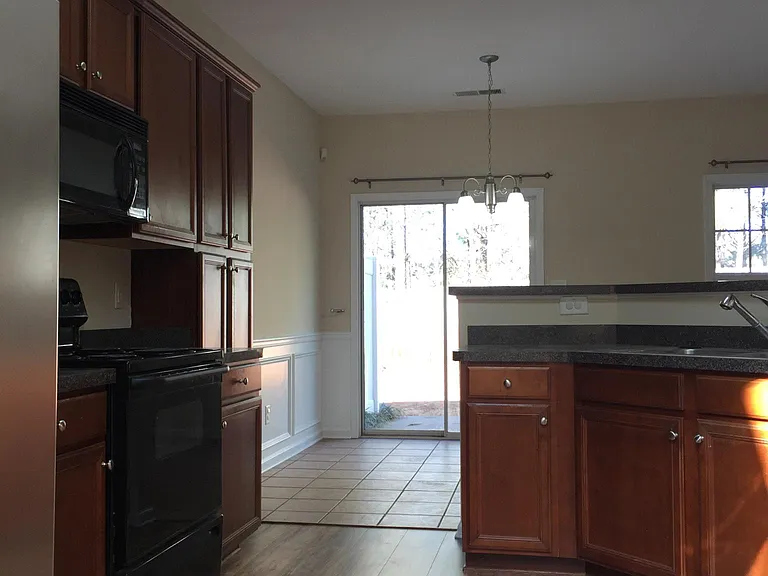400 Creek Manor Way — Photo 3