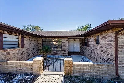 3 bed, 2.0 bath, 1697 sqft, $1,900 — Photo 2