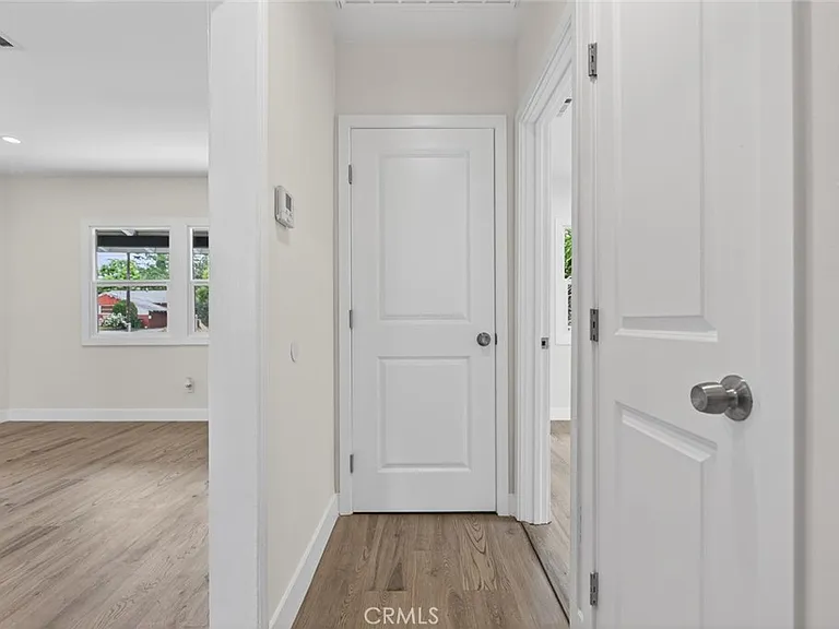 7359 Louise Ave — Photo 16
