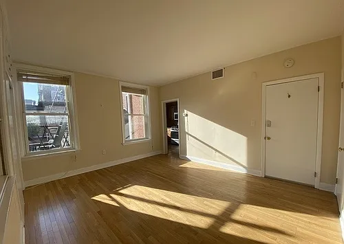 268 College St #2R Photo 1