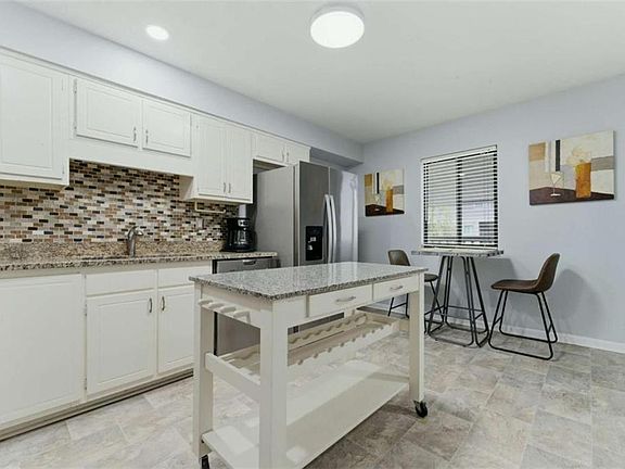 4th image of 2893 Torreya Way SE