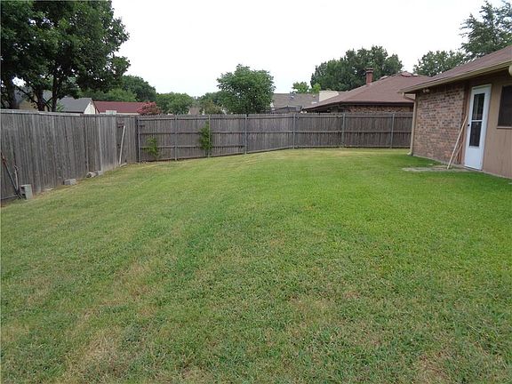 3rd image of 1701 Windsor Dr
