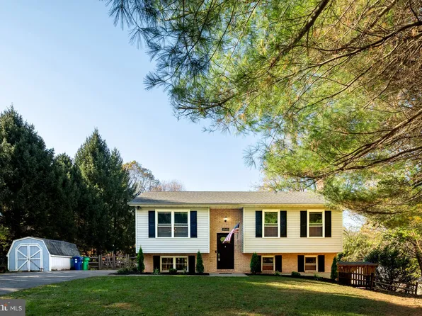 1060 Collins Ave, Eldersburg, MD 21784