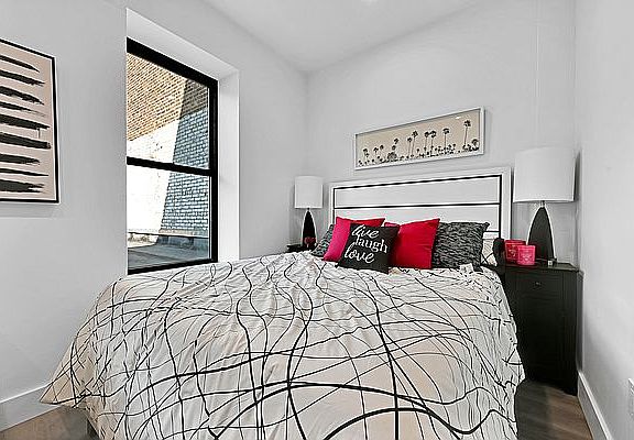 3rd image of 822 Flatbush Ave #2A2