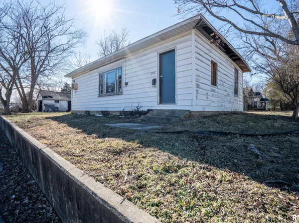 1500 W Adams St, Herrin, IL 62948