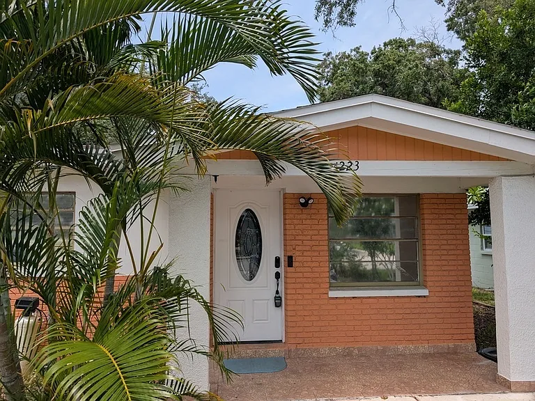 4223 W Laurel St #FRONT HOUSE — Photo 1