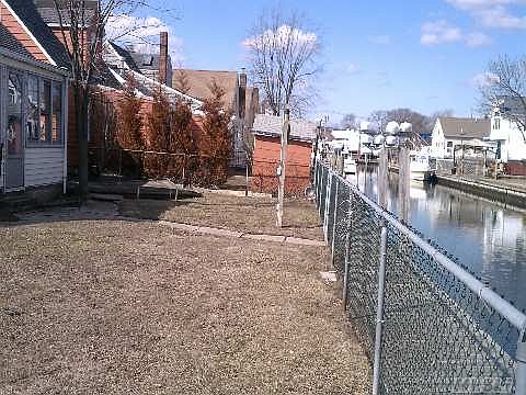 2nd image of 658 S 9th St