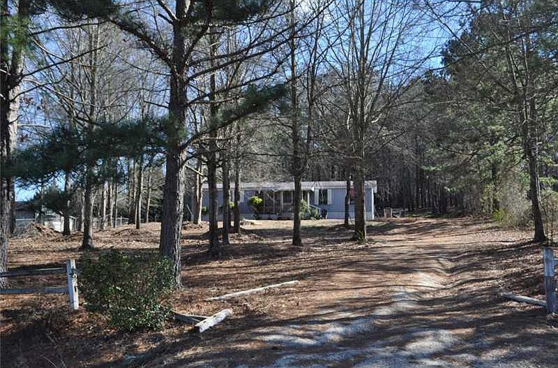 2nd image of 422 Blueberry Ln