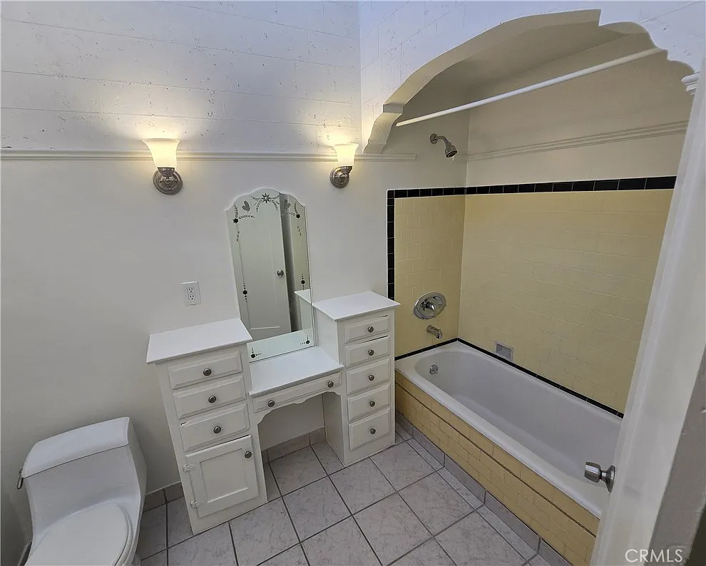 3 bed, 940 sqft, $2,850 — Photo 3