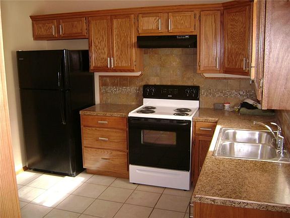 5th image of 320 W 8th St