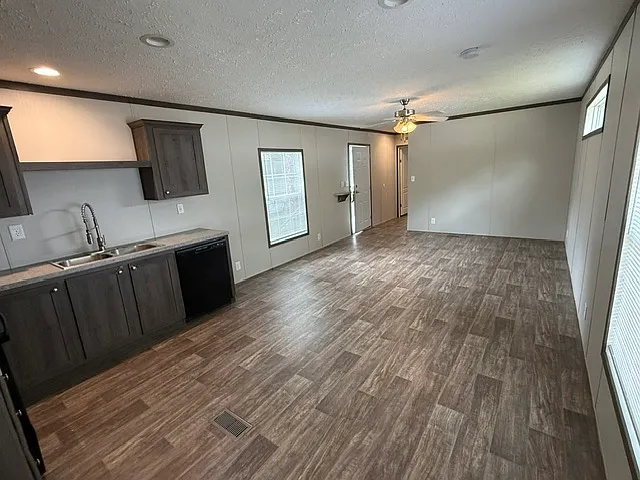 10001 Garners Ferry Rd #B8 — Photo 6