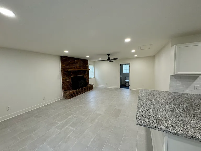 3716 W 6th St — Photo 4