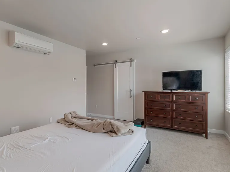 Heating and AC through energy efficient heat pump system