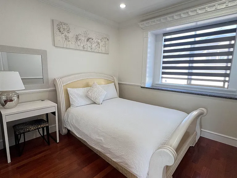 7838 Jasper Cres — Photo 15