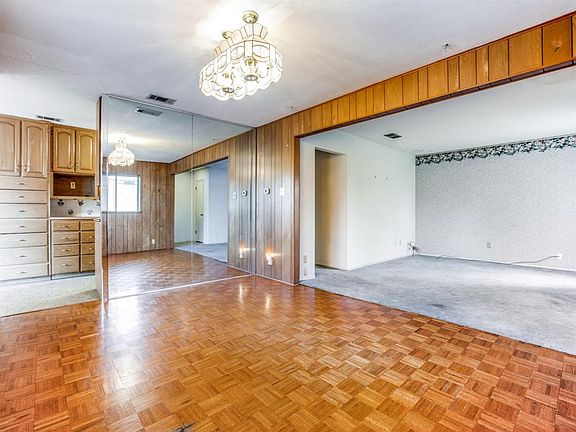 5th image of 1721 Western Park Dr
