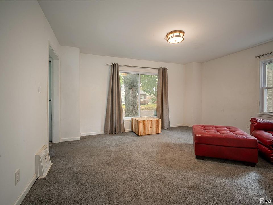 280 Dick Ave, photo 4
