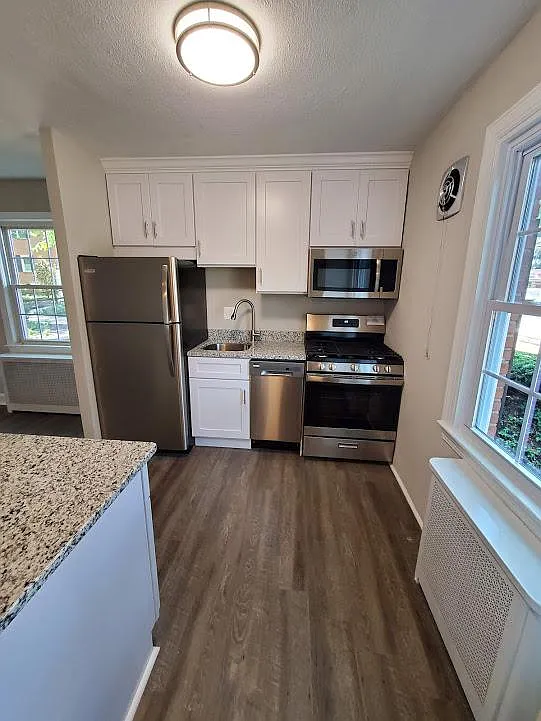 1 bed, 690 sqft, $1,900 — Photo 2
