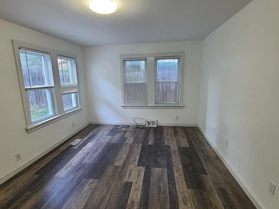 61 Main St #5