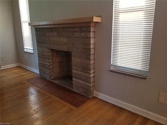 4th image of 6016 Hollywood Dr