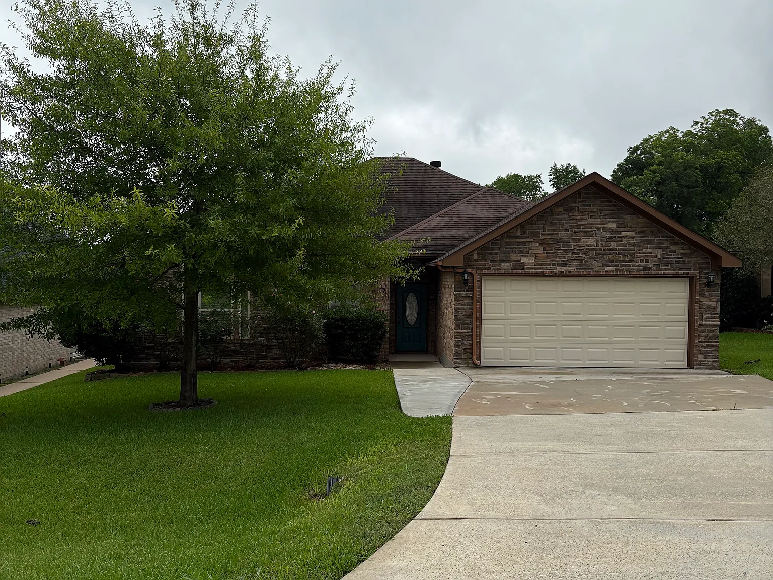 3 bed, 1826 sqft, $1,950 — Photo 1