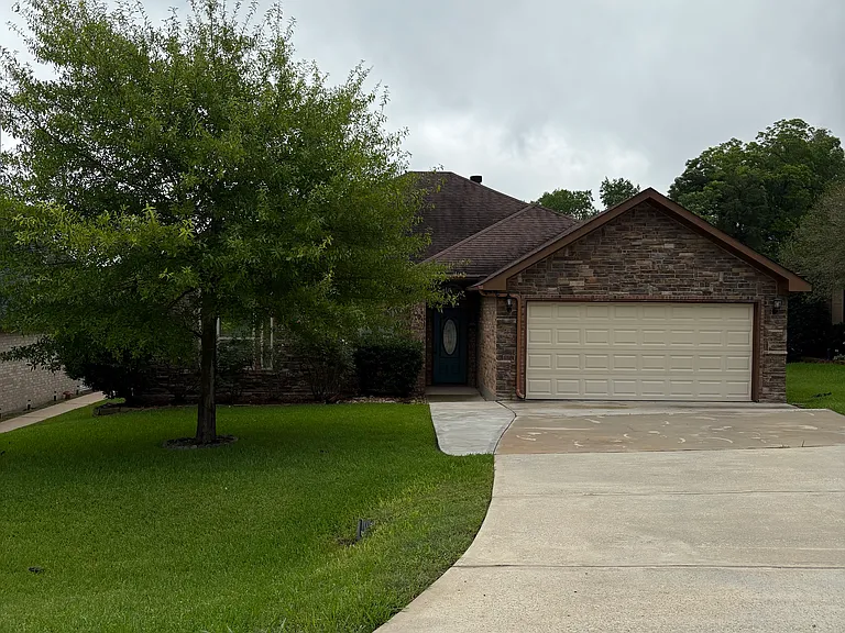 10911 Hillside Dr — Photo 1