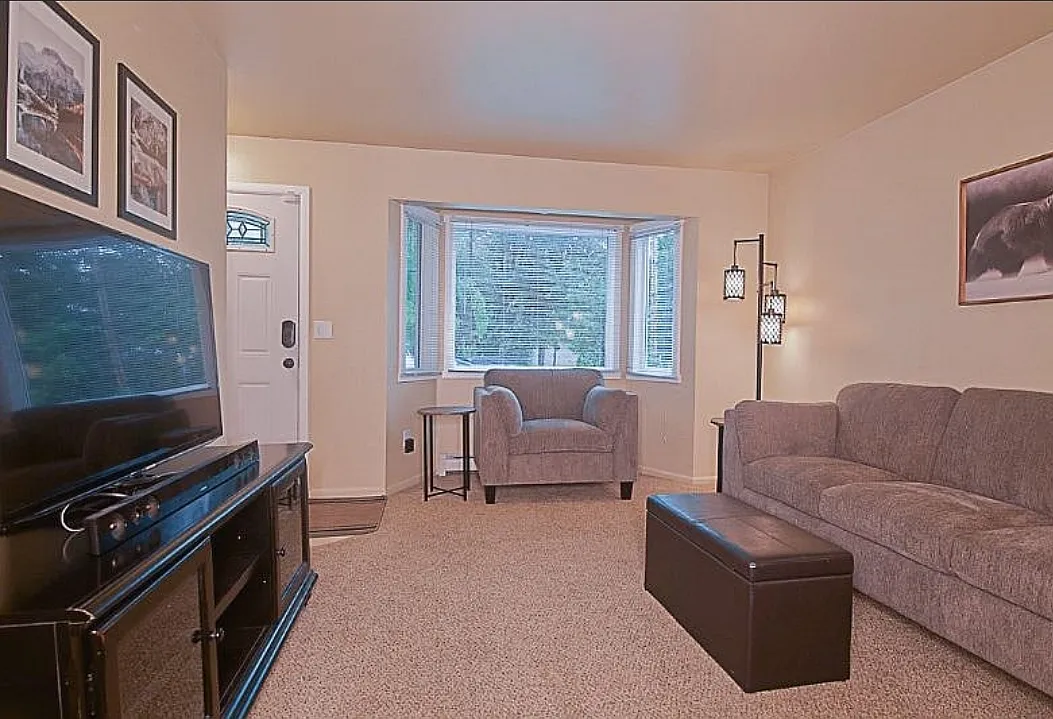 2 bed, 1.5 bath, $2,100 — Photo 4