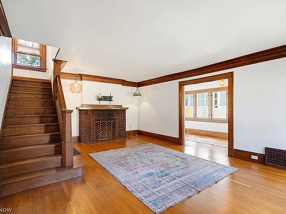 5th image of 736 Wellesley Ave