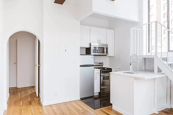 Rented by REAL New York | media 33