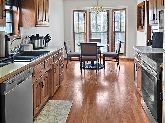 3rd image of 1206 Cambridge Dr