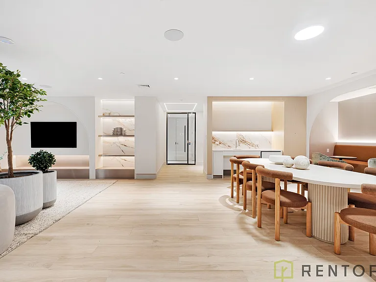 554 W 46th St #1040 — Photo 10