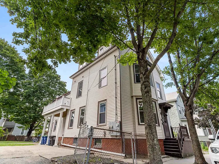 Gilman St — Photo 18