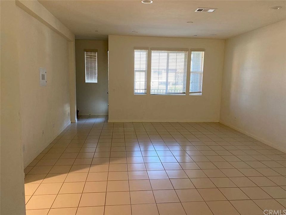 1st image of 825 Seville Ln