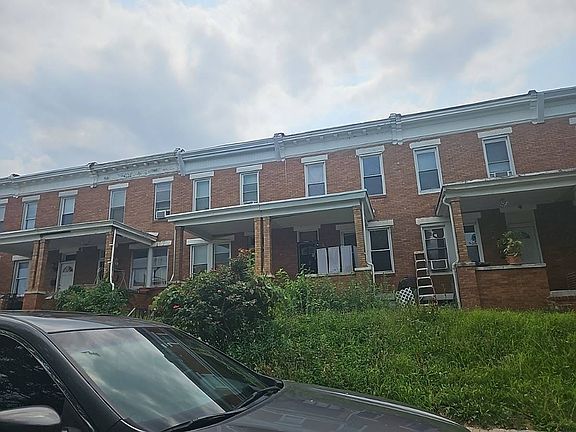 2nd image of 2811 Lake Ave