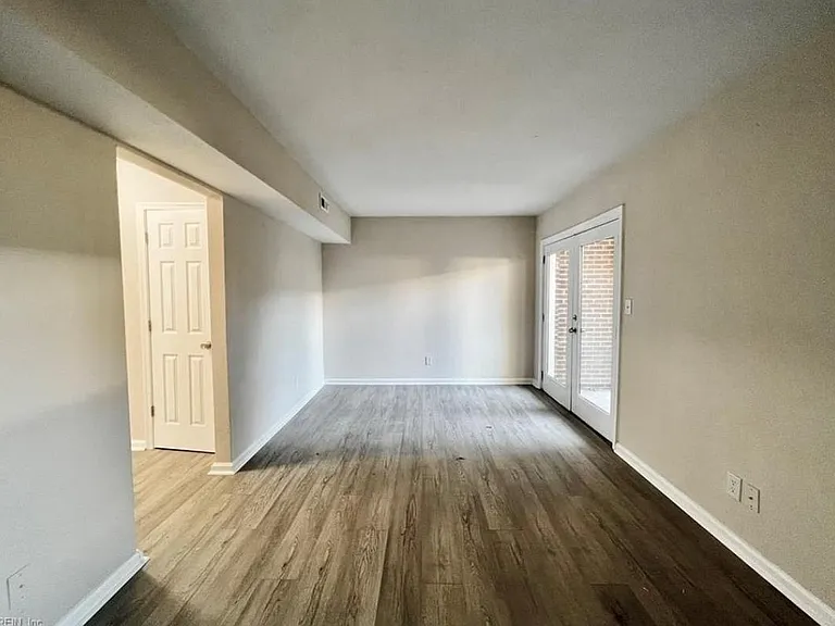 6505 Harvey Ct — Photo 12