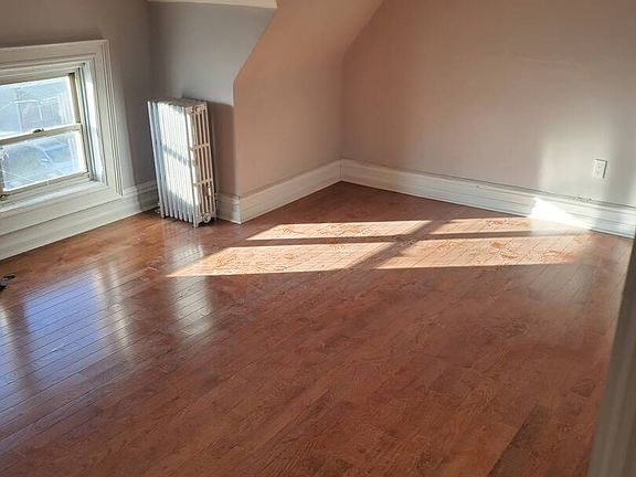 5th image of 2282 E 14th St
