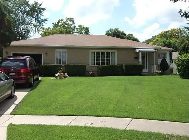 325 Glendale Ln photo 1