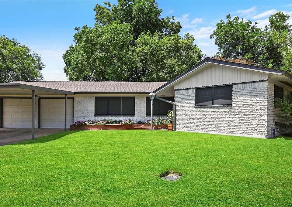 1st image of 3323 Thornwood Dr