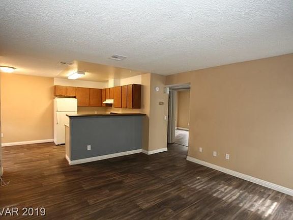 3rd image of 2726 Jennydiane Dr APT B