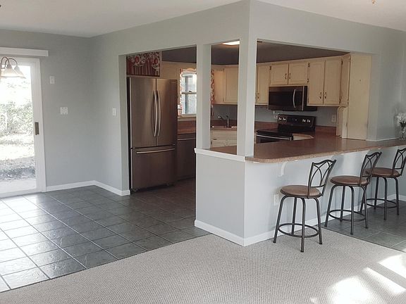 3rd image of 607 Pocahontas St