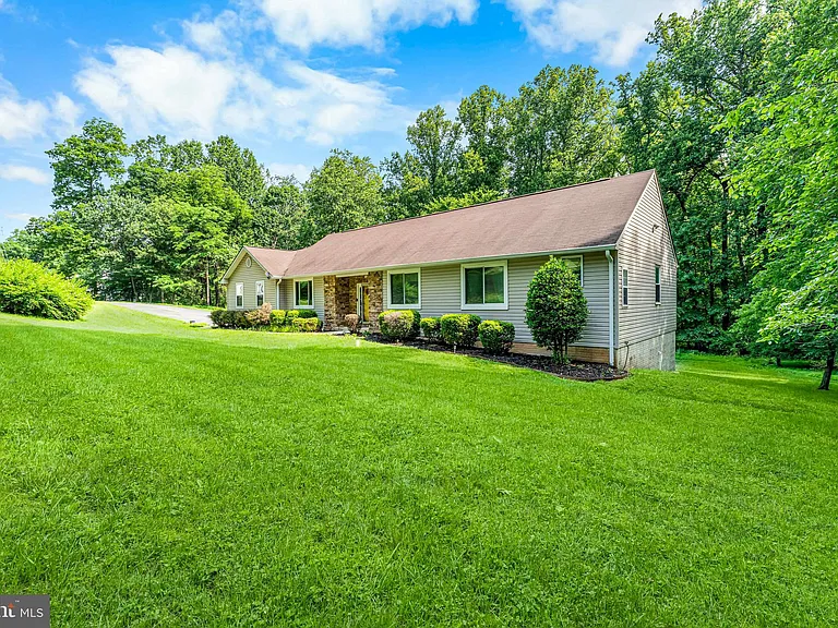10870 Hammond Dr — Photo 49