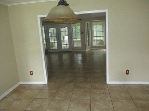 4th image of 704 Lamar St