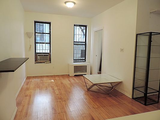 1st image of 122 Orchard St #2A