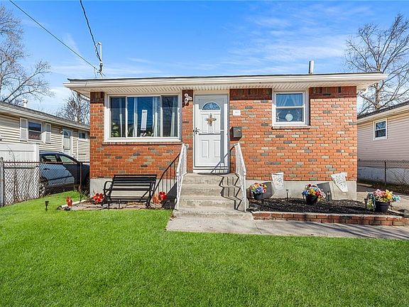 2nd image of 183 Arlington Pl