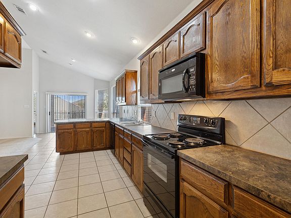 5th image of 4033 Martinsburg Dr