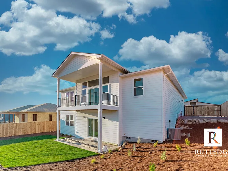 3282 Sky Way — Photo 27