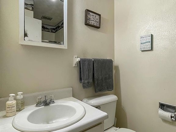 5th image of 106 Berkley Ct