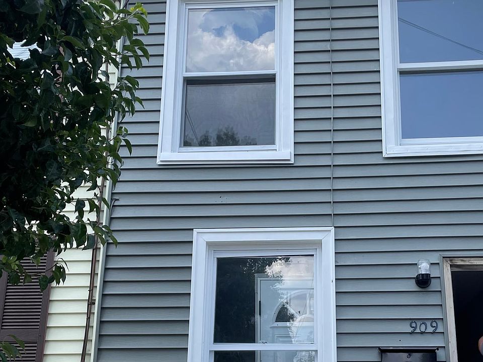 1st image of 909 Wright St