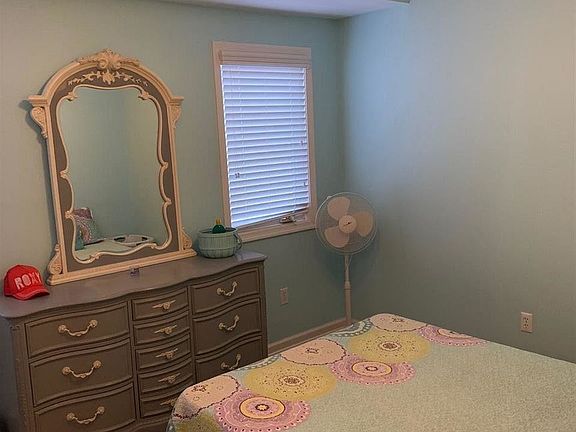 5th image of 640B Asbury Ave #2